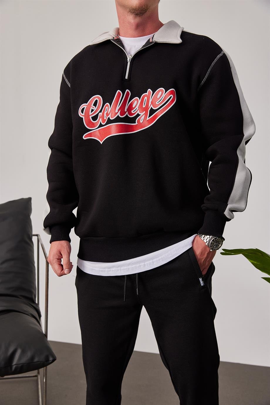 College Yakası Fermuarlı Siyah Sweatshirt