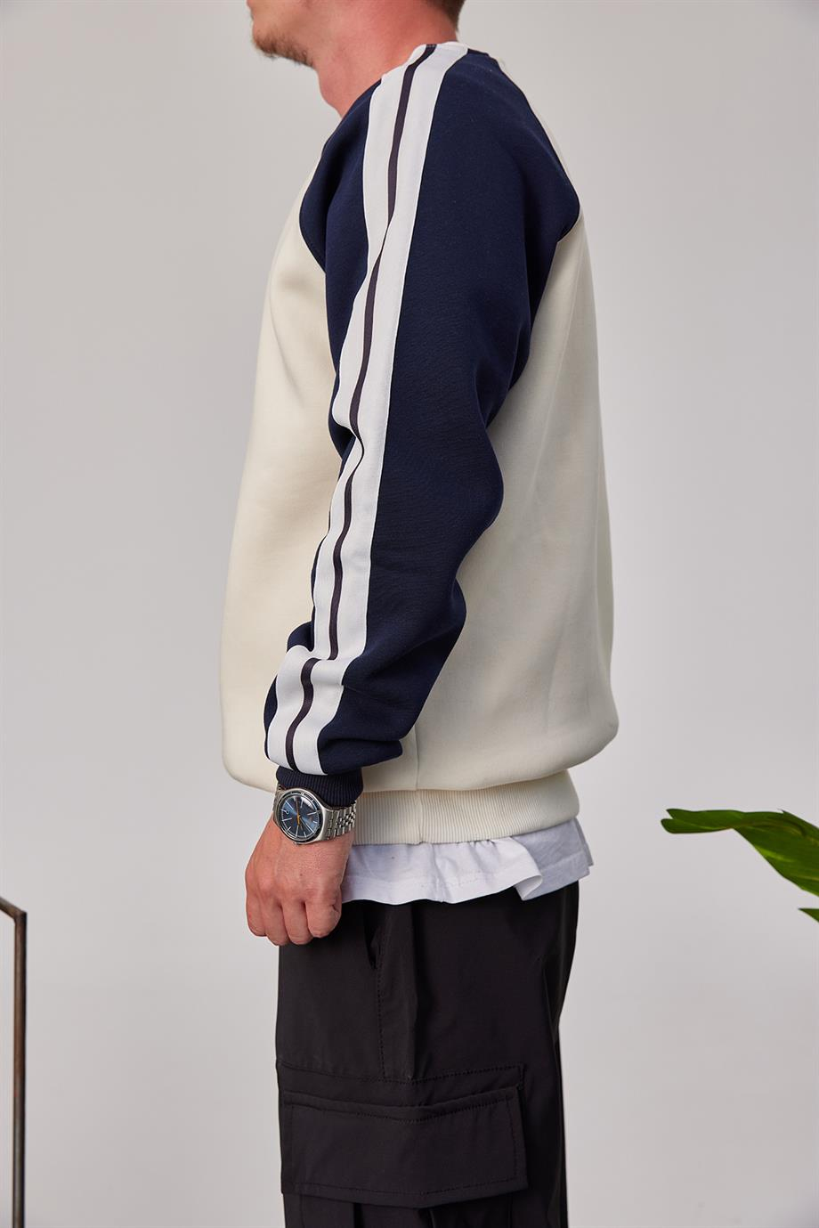 E Harf Baskılı Krem Sweatshirt