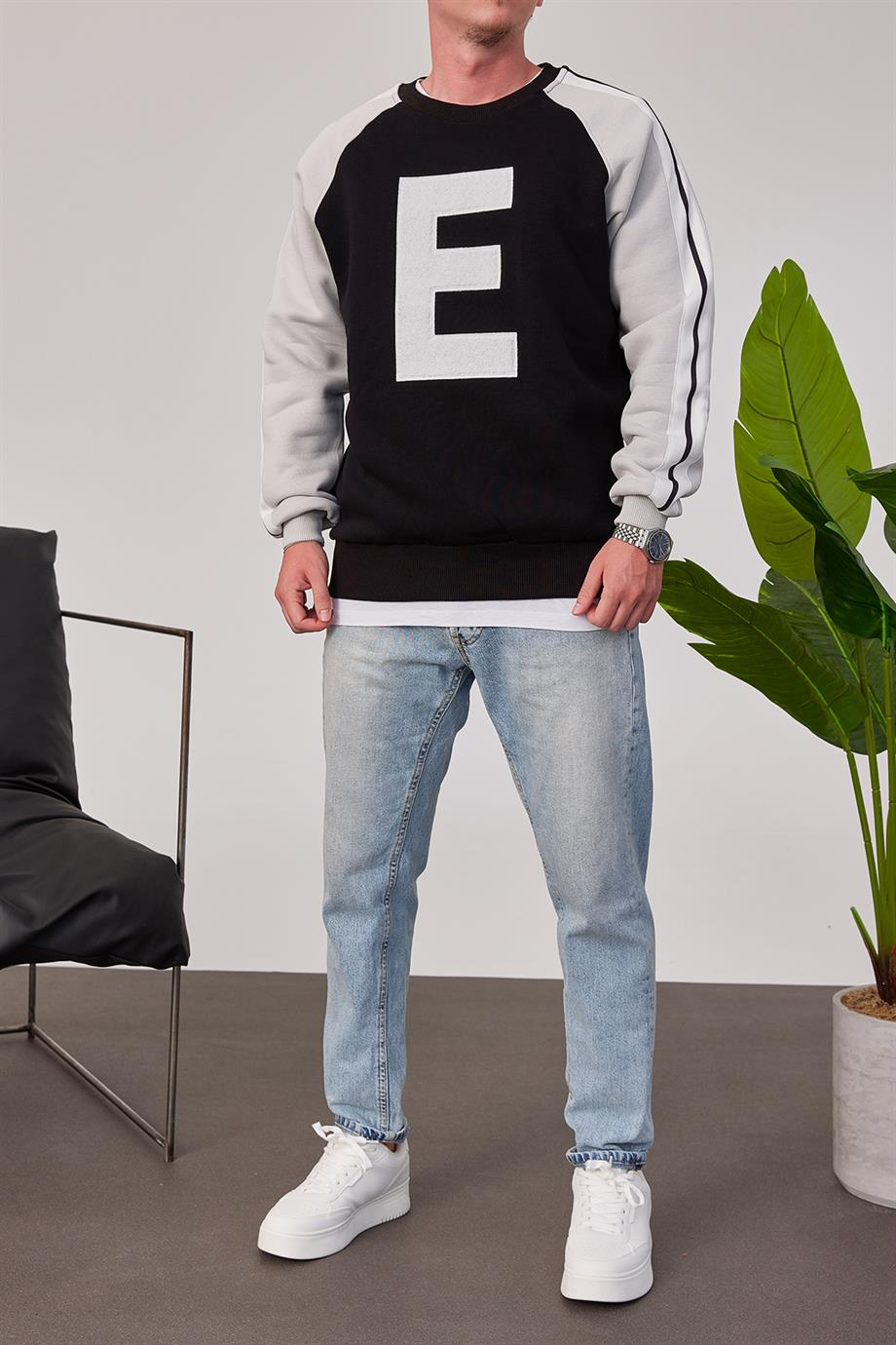 E Harf Baskılı Siyah Sweatshirt