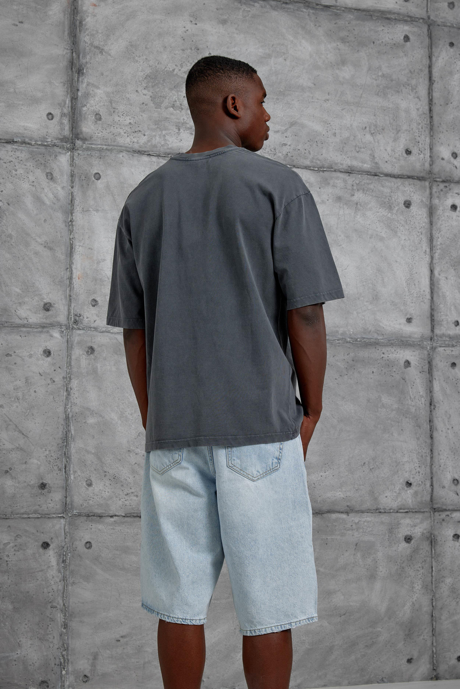Füme Born To Stand Out Yazılı Yıkamalı Oversize Tshirt