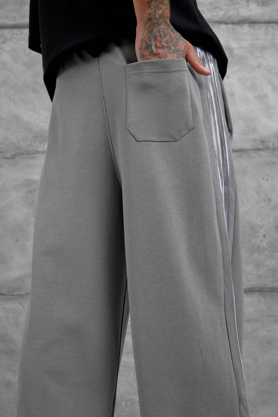 Füme Çizgili Arma Detaylı Baggy Eşofman