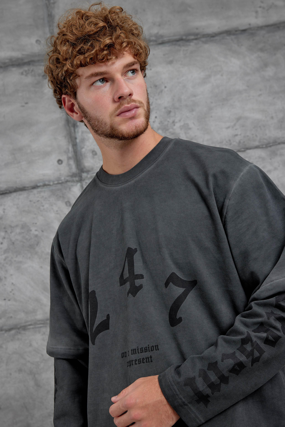 Füme Nmrc 247 Rakam Baskılı Kolu Parçalı Yıkamalı Oversize Sweatshirt