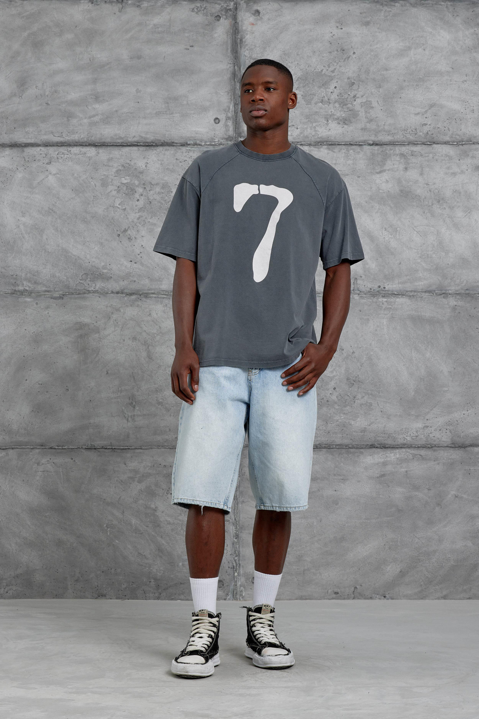 Füme Yedi Numara Baskılı Yıkamalı Oversize Tshirt