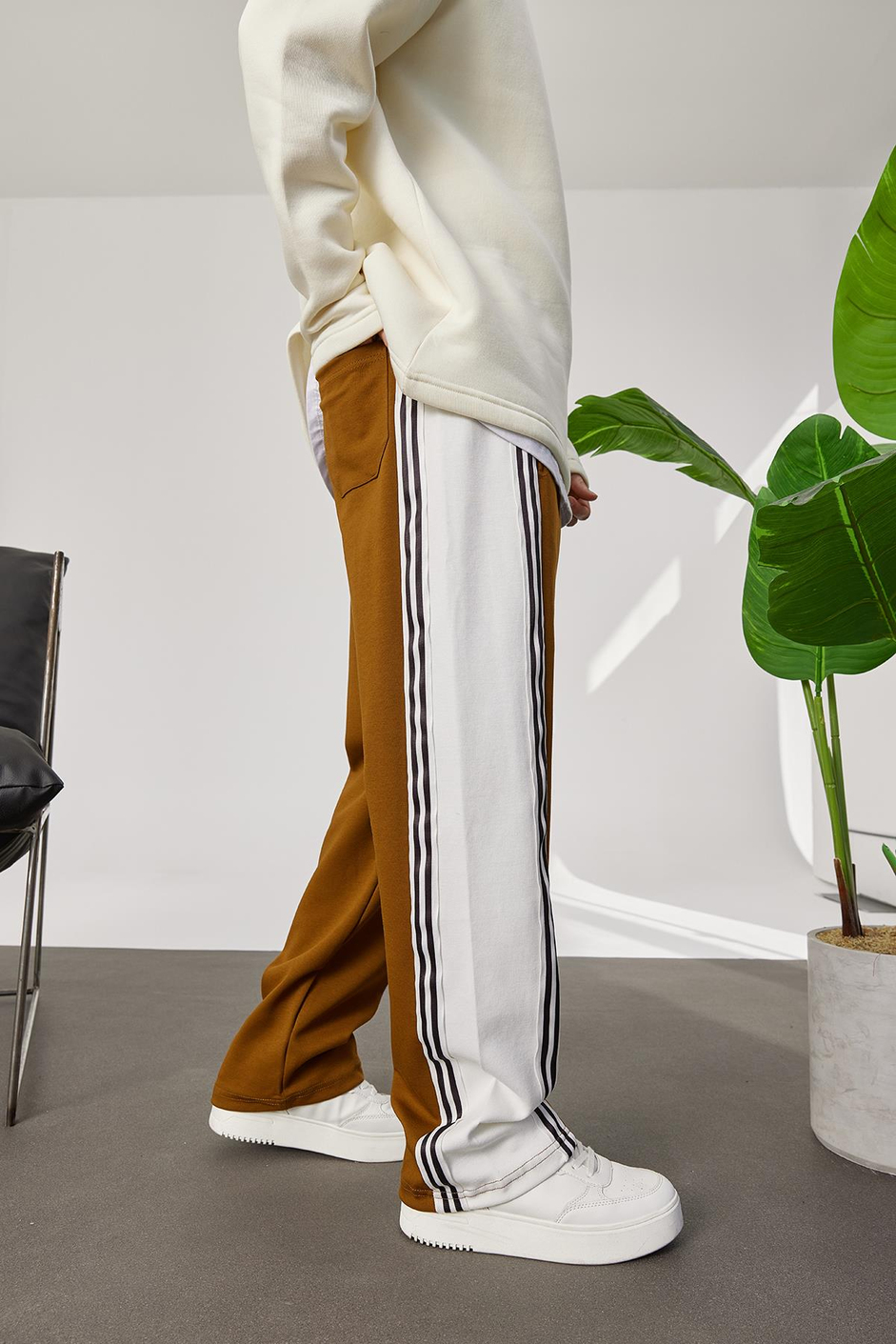Geniş Şeritli Bol Paça Kahverengi Eşofman