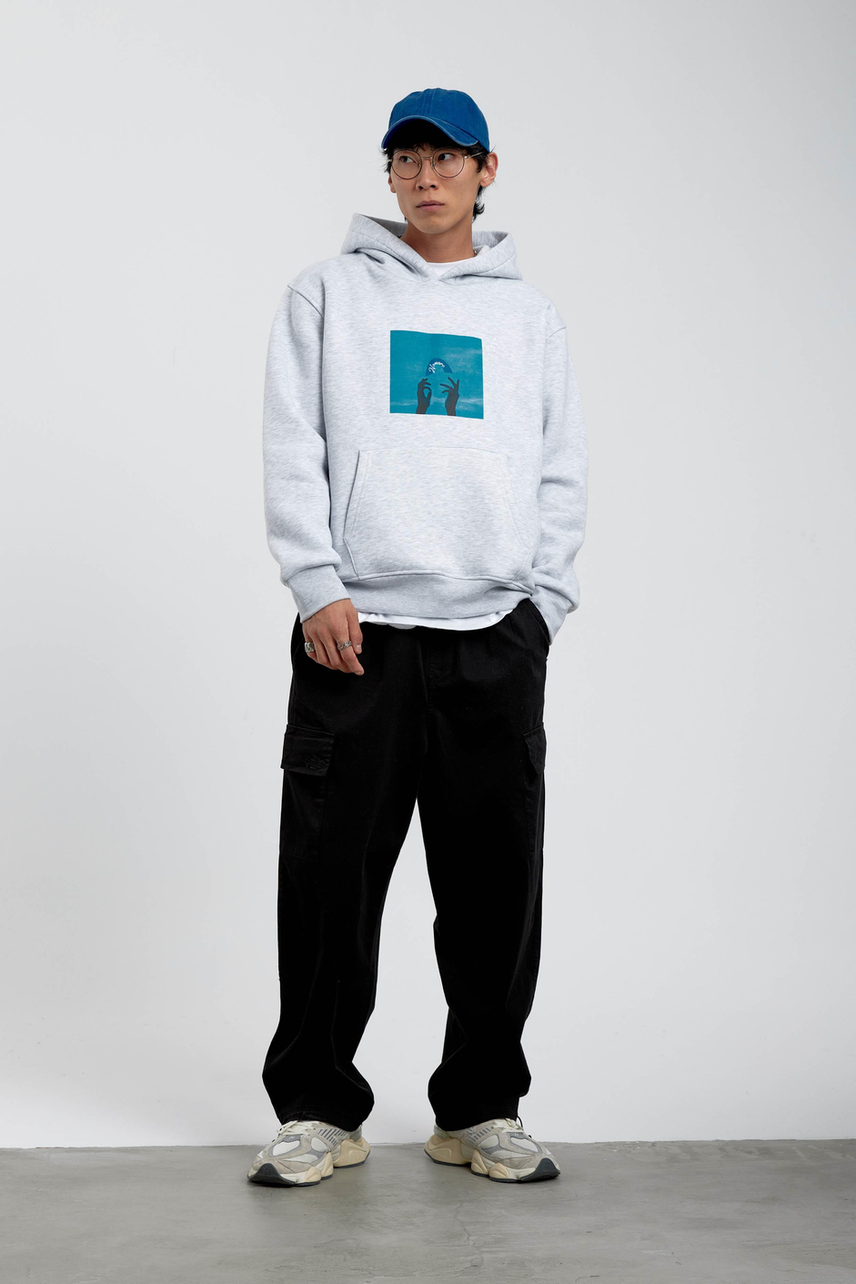 Gri El Baskılı Kapüşonlu Sweatshirt