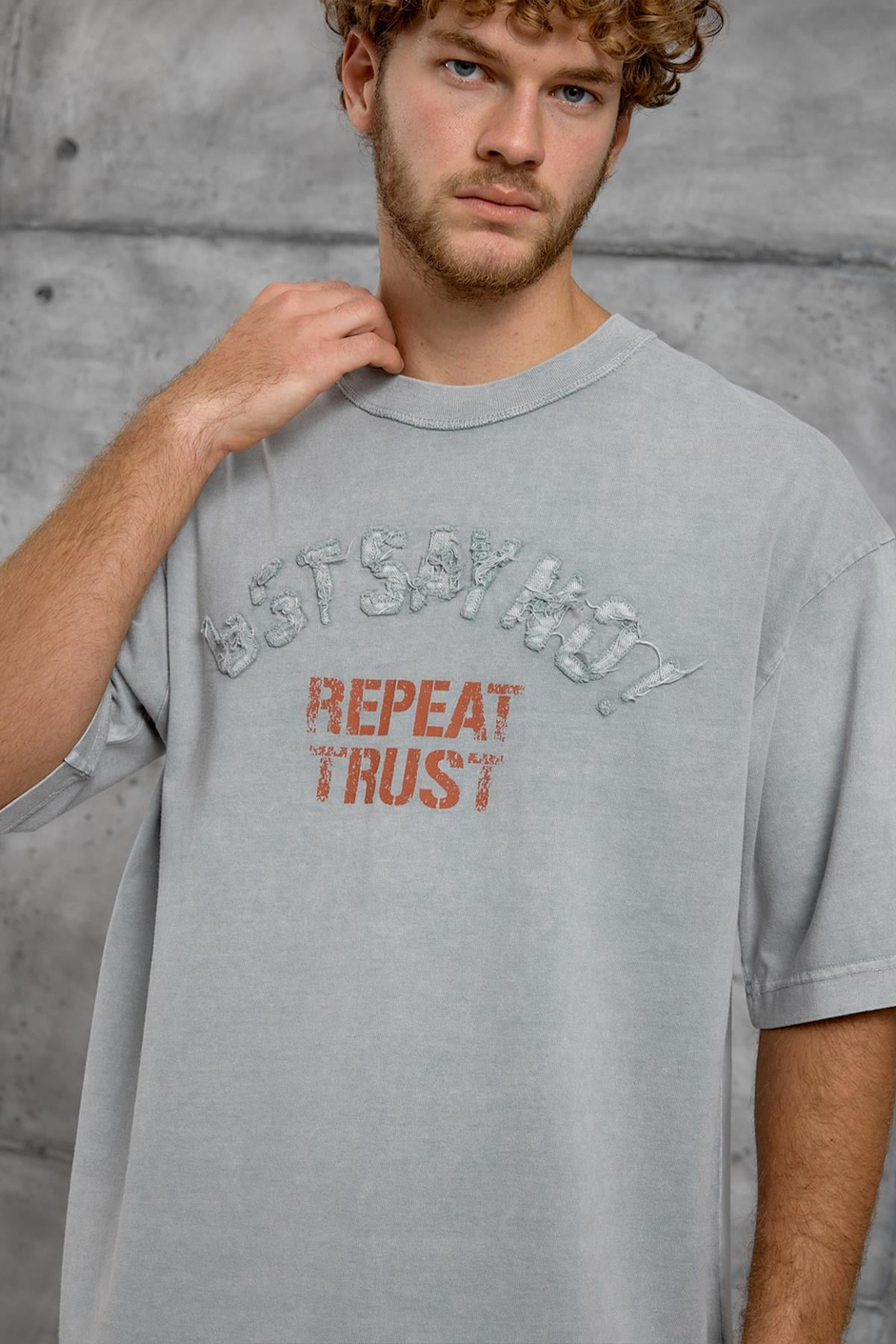 Gri HARF DİKİŞLİ YIKAMALI OVERSIZE TSHIRT
