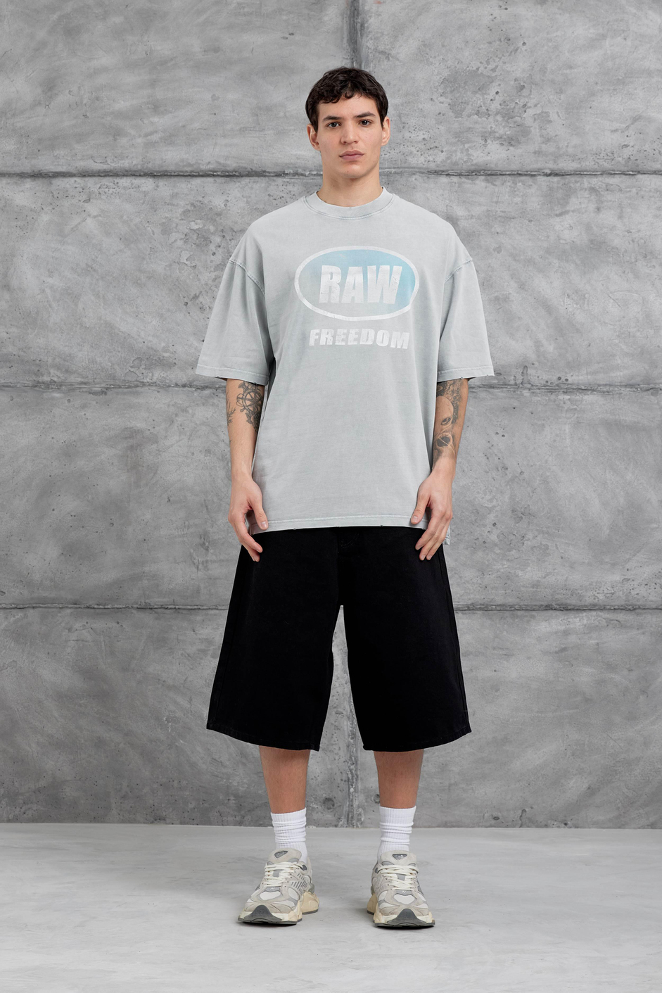 Gri Raw Yazılı Yıkamalı Oversize Tshirt