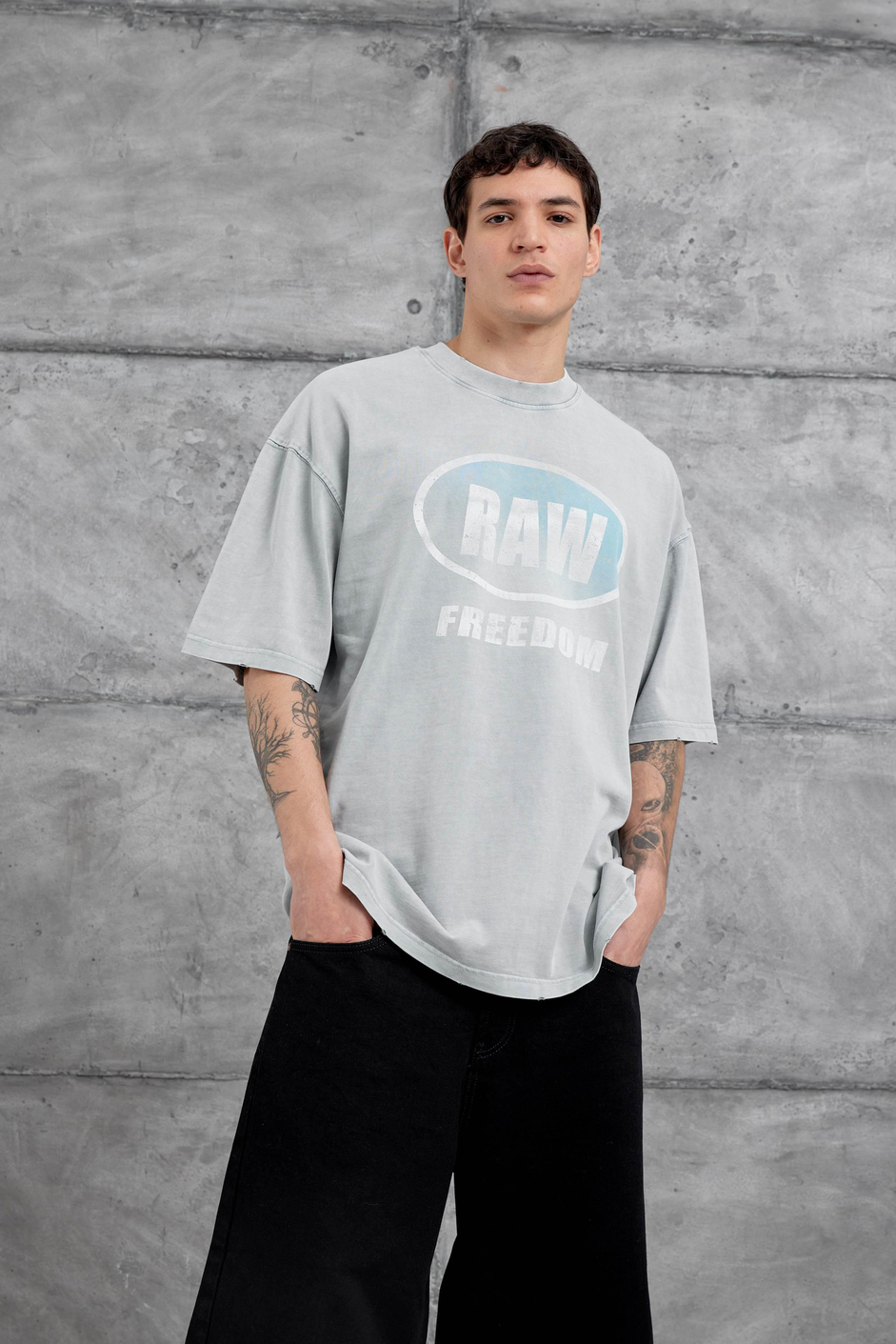Gri Raw Yazılı Yıkamalı Oversize Tshirt