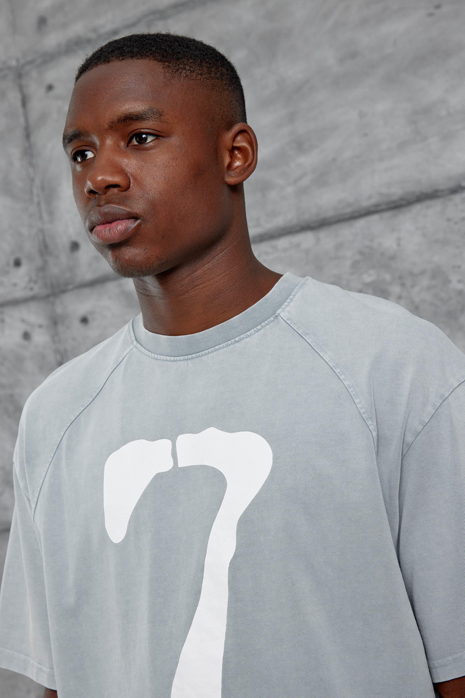 Gri Yedi Numara Baskılı Yıkamalı Oversize Tshirt