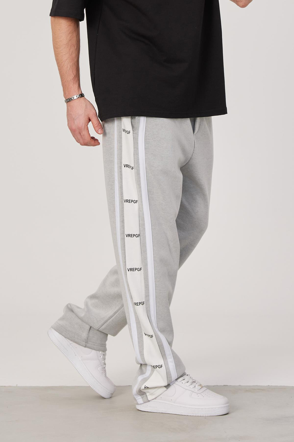Harf Detaylı Şeritli Gri Eşofman