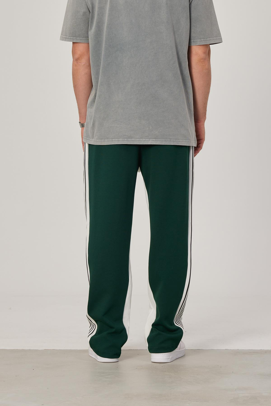 İç Şerit Detaylı Yeşil Eşofman