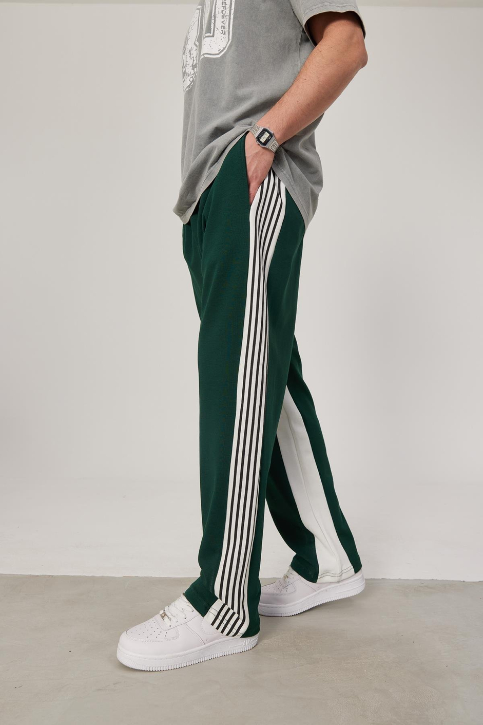 İç Şerit Detaylı Yeşil Eşofman