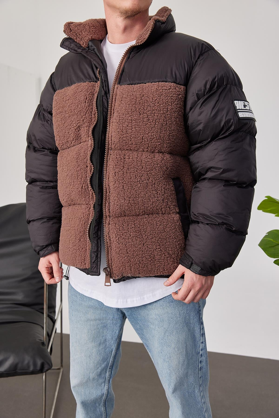 Kahve Peluş Detaylı Siyah Mont