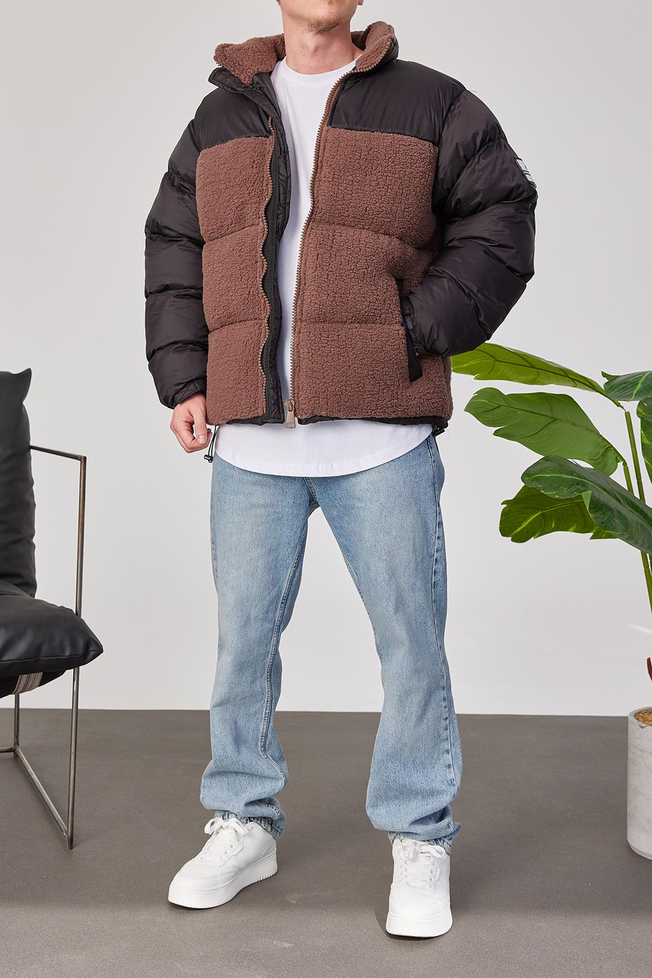 Kahve Peluş Detaylı Siyah Mont