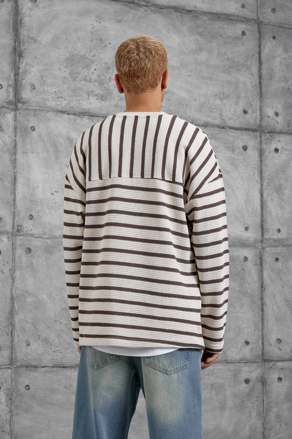 Kahverengi ÇİZGİLİ V YAKA SWEATSHİRT