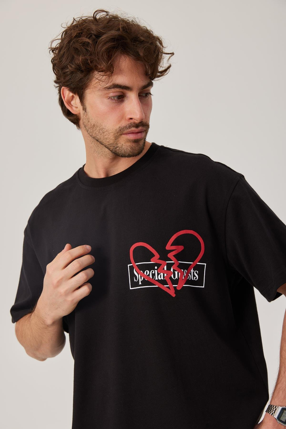 Kalp Baskılı Siyah Tshirt