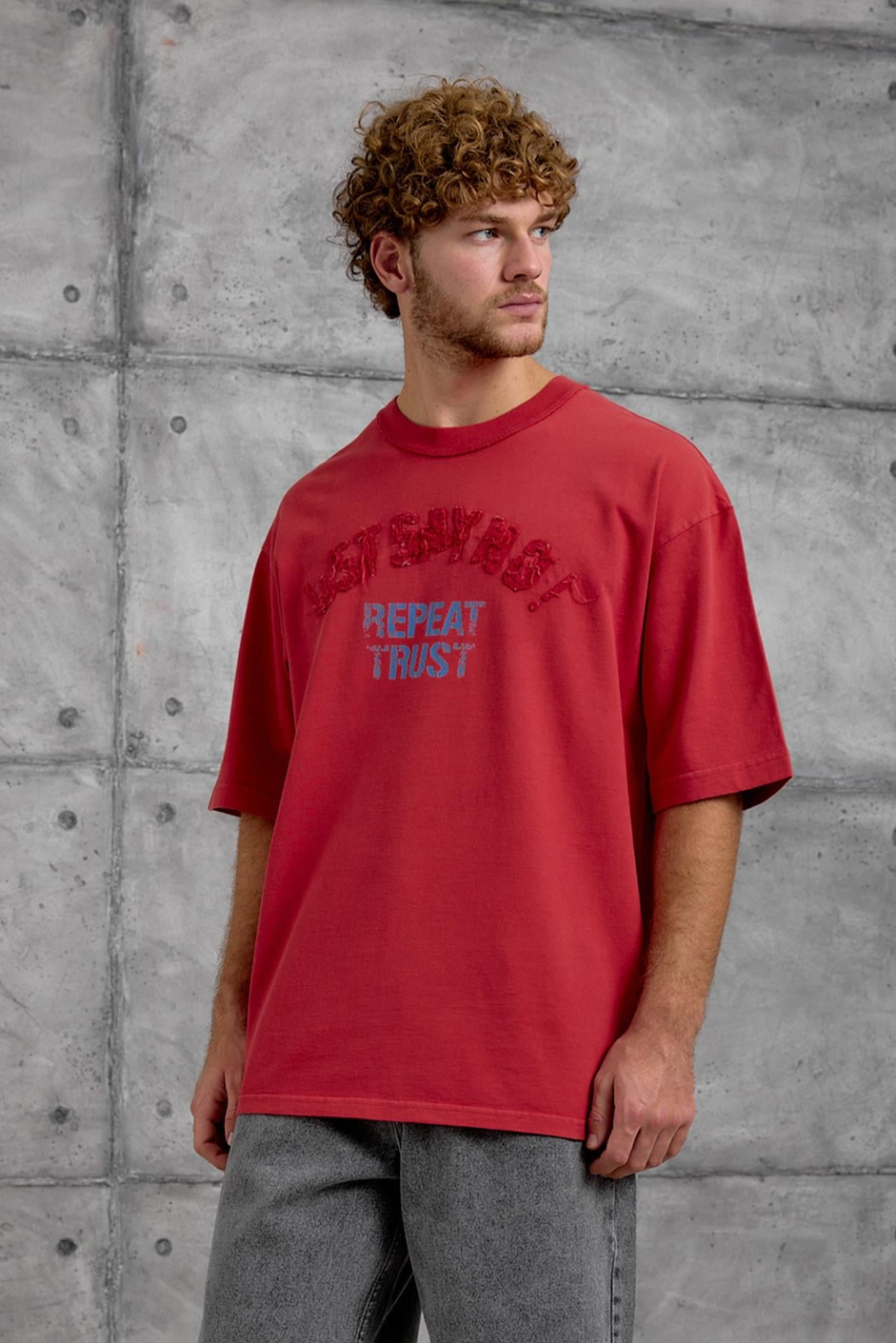 Kırmızı HARF DİKİŞLİ YIKAMALI OVERSIZE TSHIRT