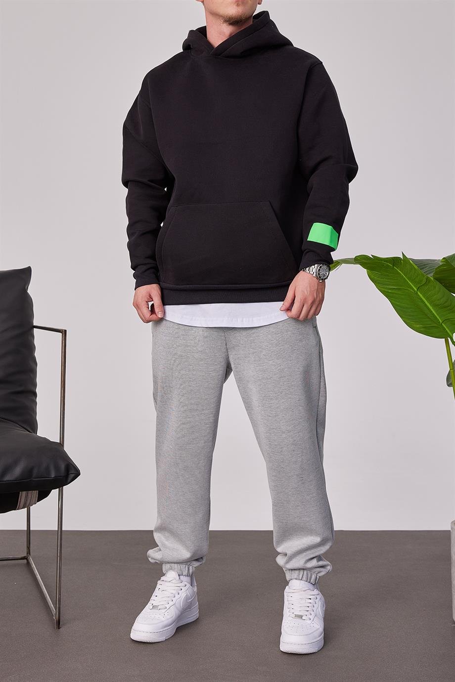 Kolu Fosforlu Baskılı Siyah Kapüşonlu Sweatshirt