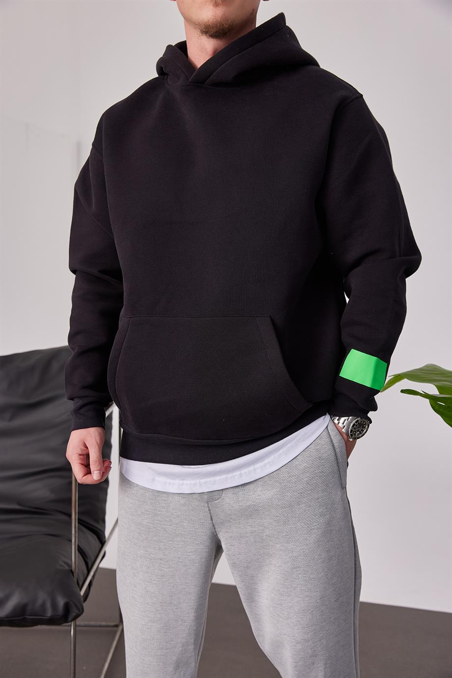 Kolu Fosforlu Baskılı Siyah Kapüşonlu Sweatshirt