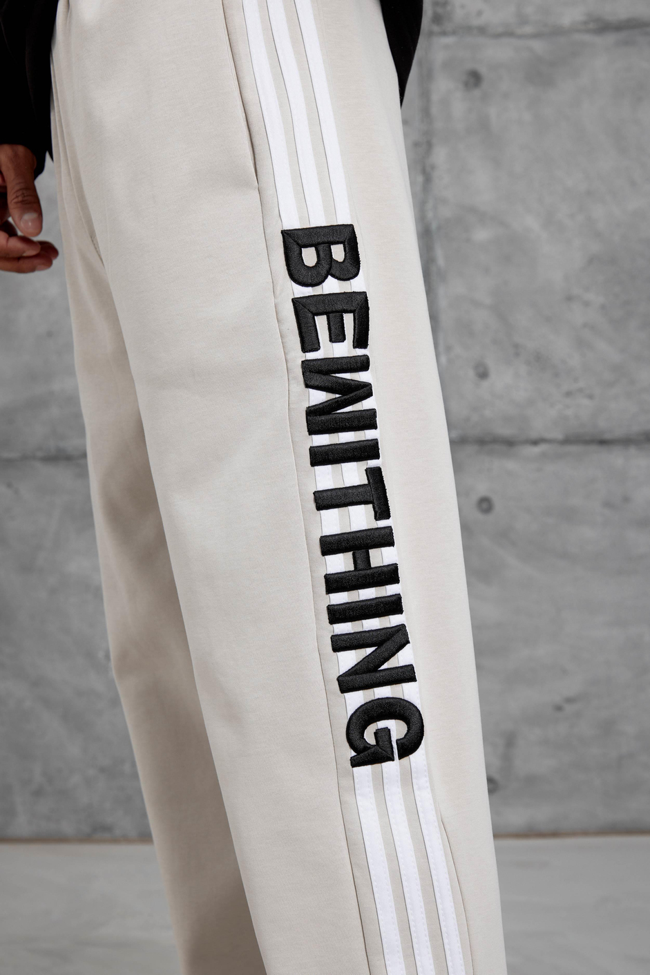 Krem Bewithing Yazılı Baggy Kalıp Eşofman Altı