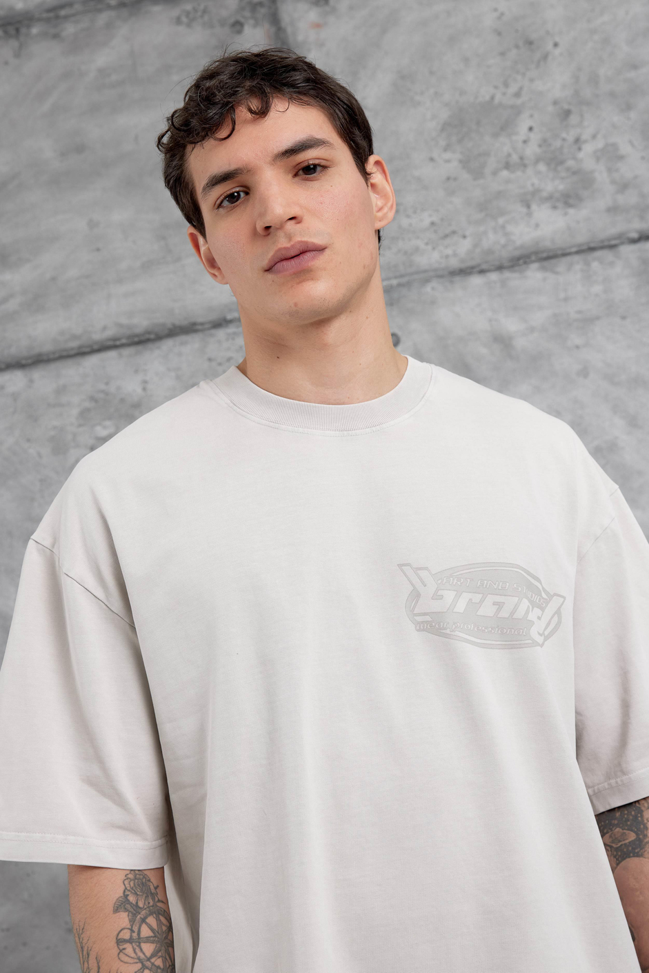 Krem Brand Yazılı Yıkamalı Oversize Tshirt
