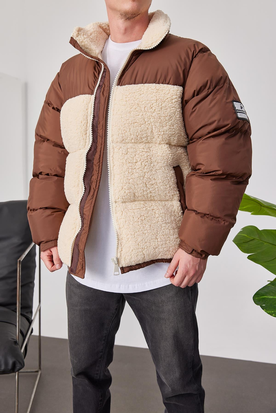 Krem Peluş Detaylı Kahverengi Mont