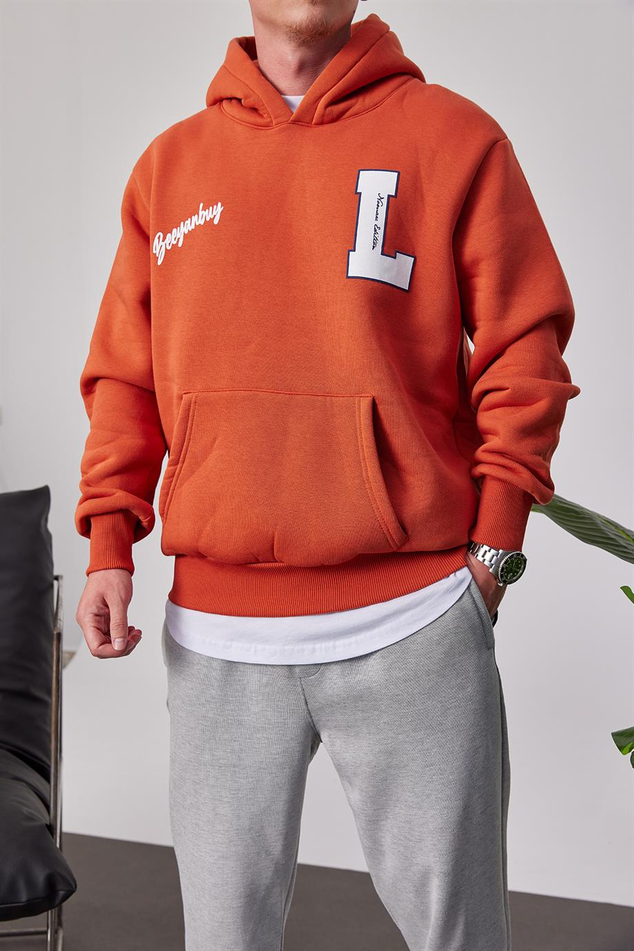 L Harf Baskılı Kiremit Kapüşonlu Sweatshirt