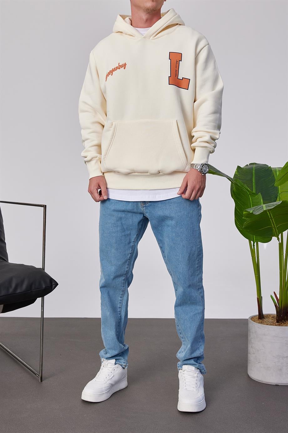 L Harf Baskılı Kırık Beyaz Kapüşonlu Sweatshirt