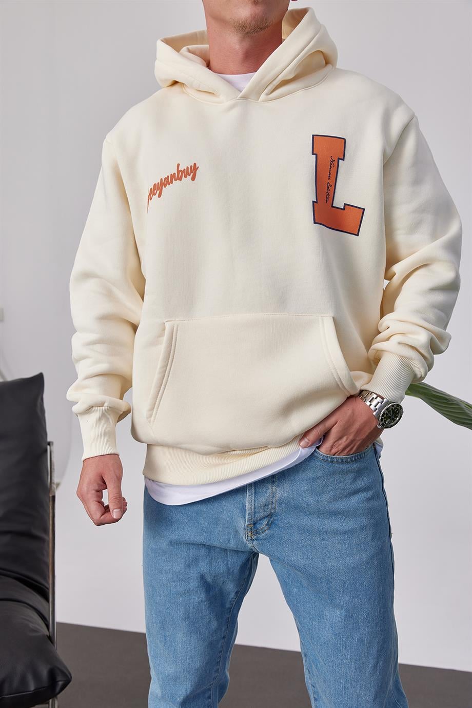L Harf Baskılı Kırık Beyaz Kapüşonlu Sweatshirt