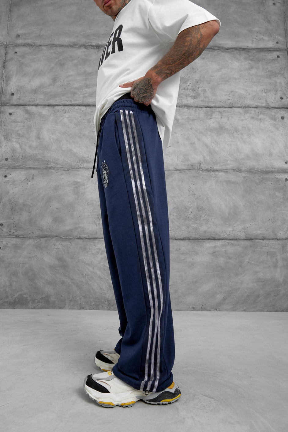 Lacivert Çizgili Arma Detaylı Baggy Eşofman