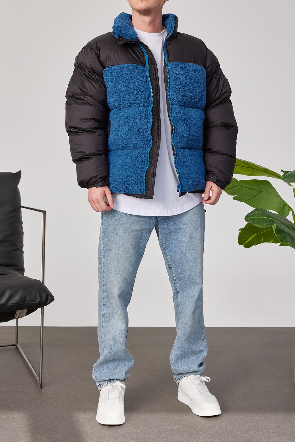 Mavi Peluş Detaylı Siyah Mont
