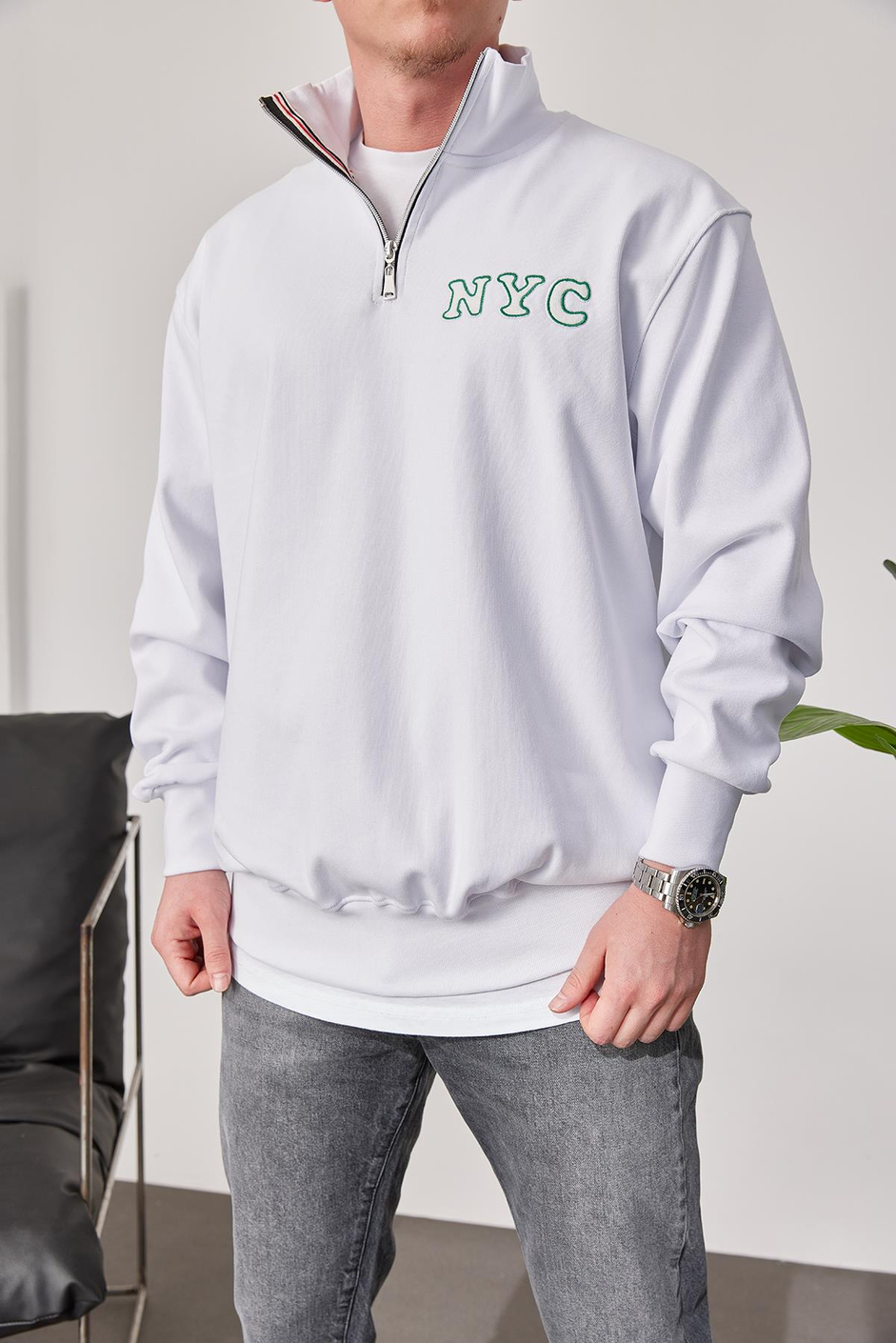 NYC Yakası Fermuarlı Beyaz Sweatshirt