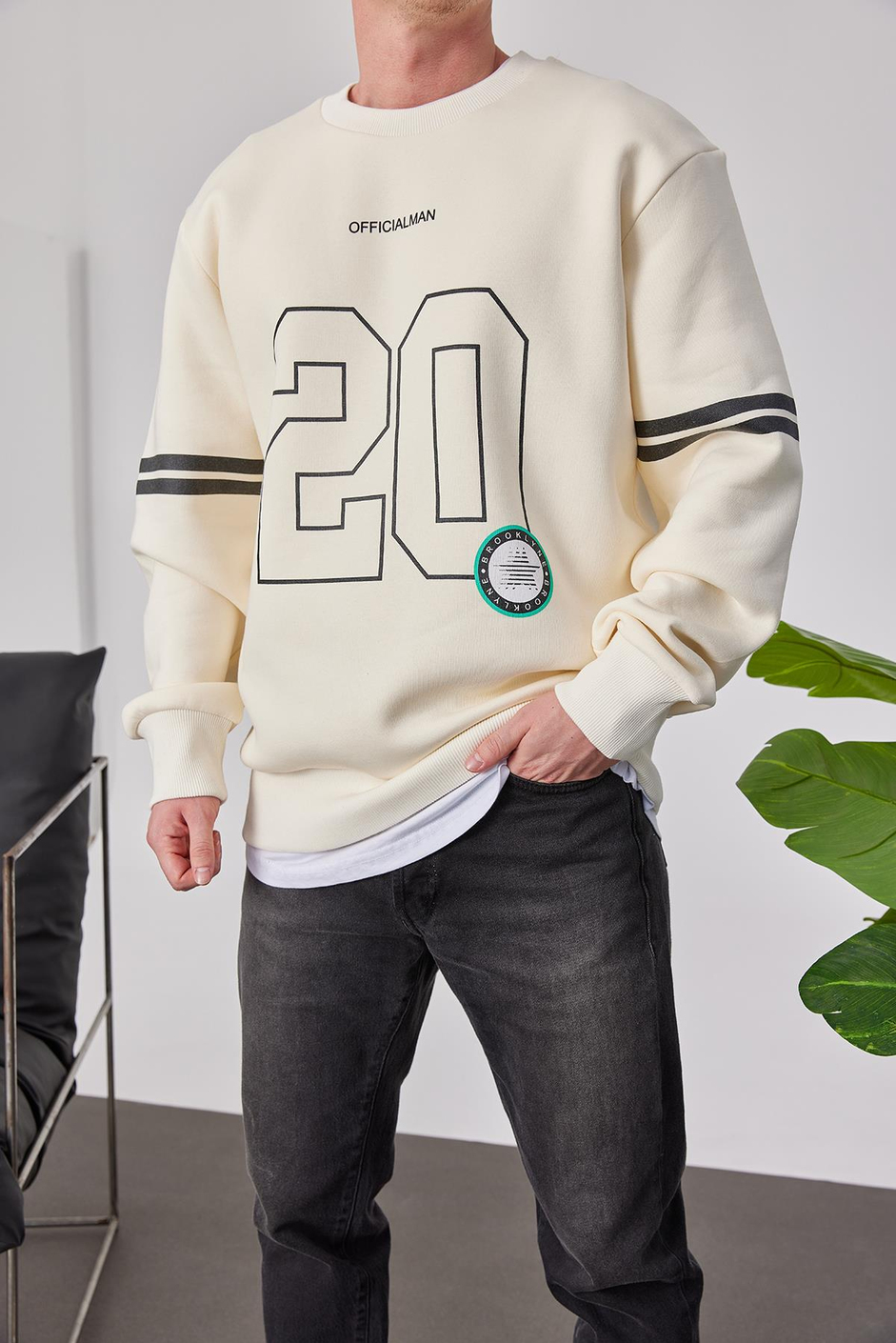 Officialman Krem Sweatshirt