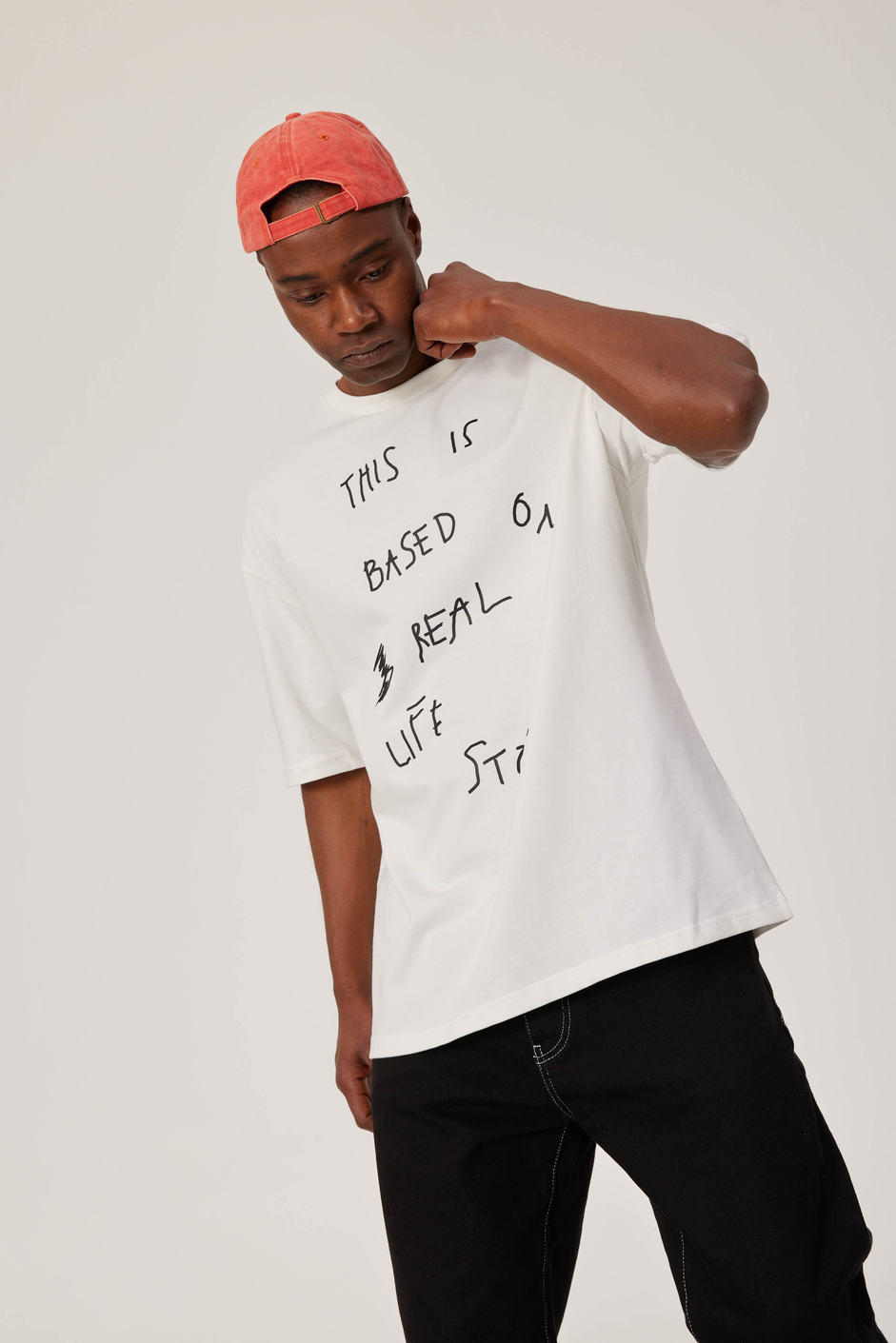 Önü Yazılı Beyaz Tshirt