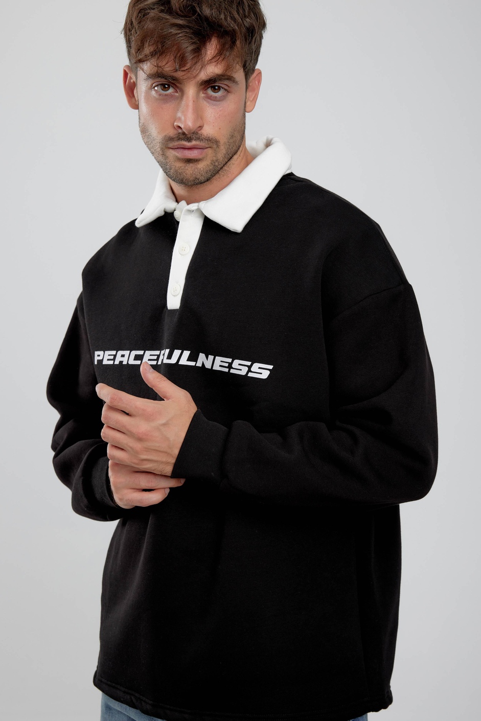 Peacefulness Yazılı Yakalı Siyah Sweatshirt