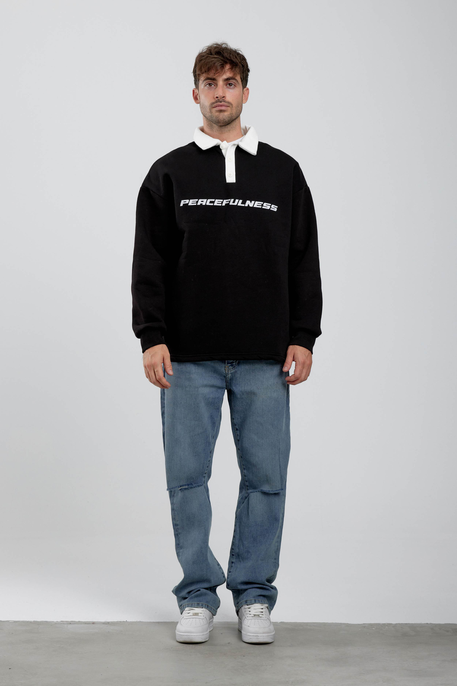Peacefulness Yazılı Yakalı Siyah Sweatshirt