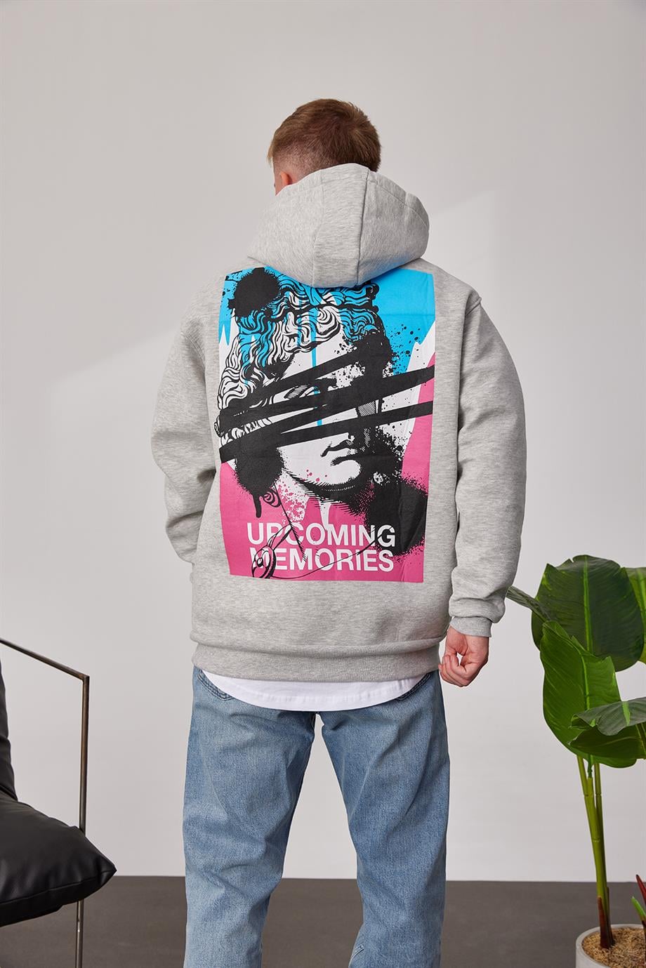 Renkli Heykel Baskılı Gri Kapüşonlu Sweatshirt
