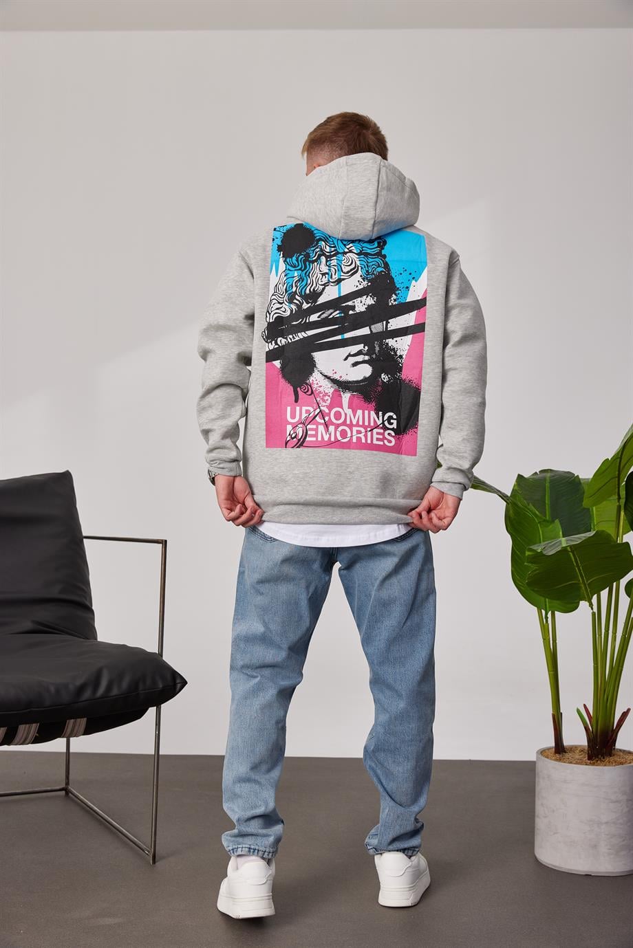 Renkli Heykel Baskılı Gri Kapüşonlu Sweatshirt