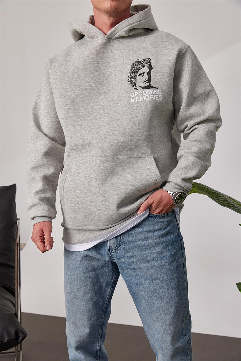 Renkli Heykel Baskılı Gri Kapüşonlu Sweatshirt
