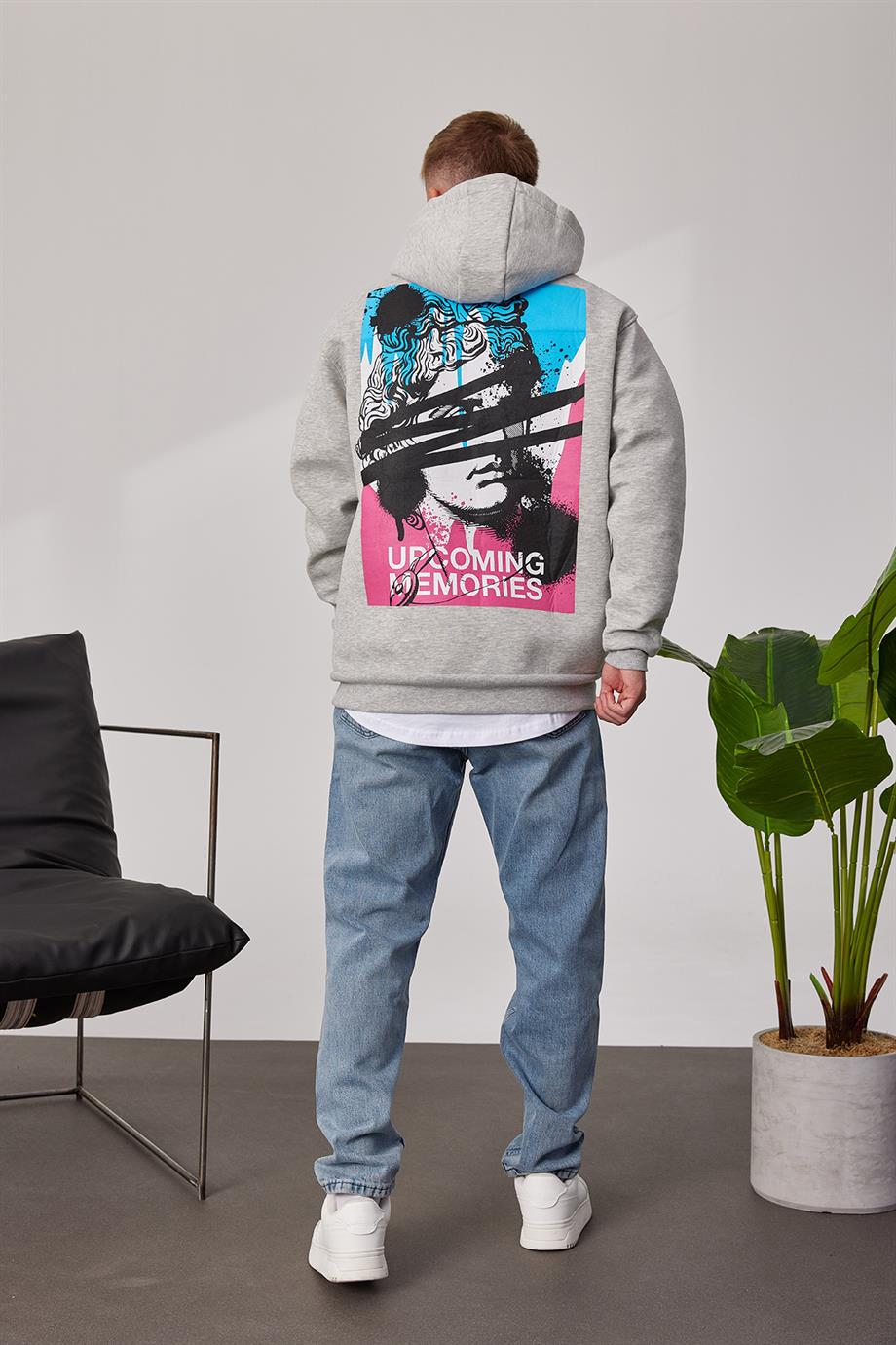 Renkli Heykel Baskılı Gri Kapüşonlu Sweatshirt
