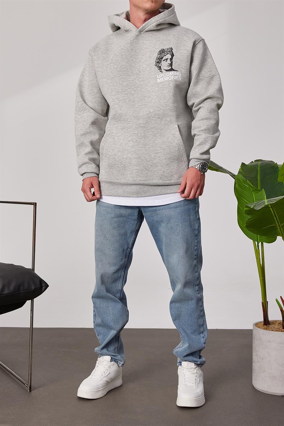 Renkli Heykel Baskılı Gri Kapüşonlu Sweatshirt