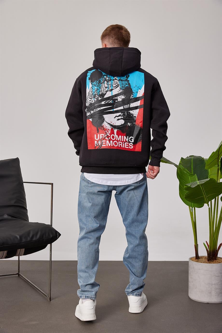 Renkli Heykel Baskılı Siyah Kapüşonlu Sweatshirt