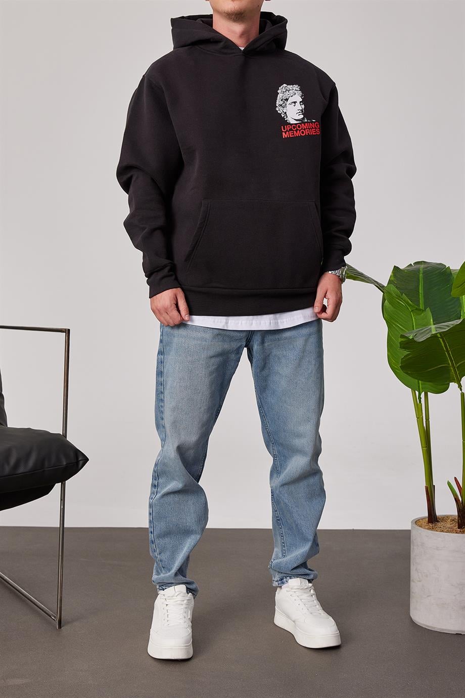Renkli Heykel Baskılı Siyah Kapüşonlu Sweatshirt