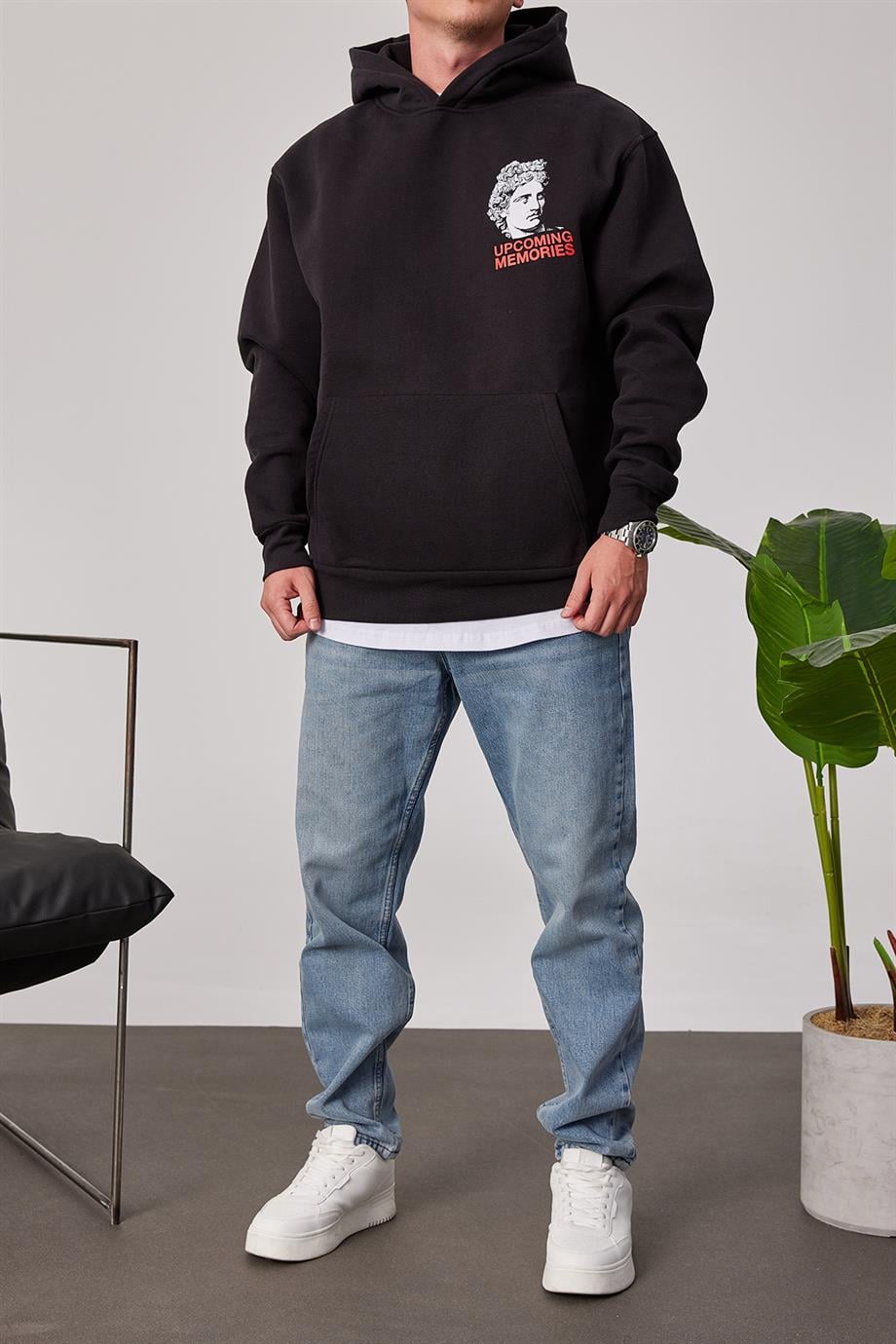 Renkli Heykel Baskılı Siyah Kapüşonlu Sweatshirt