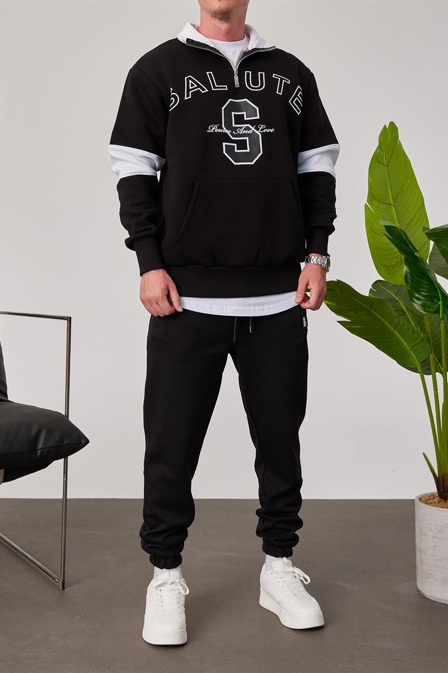 Salute Yakası Fermuarlı Siyah Sweatshirt