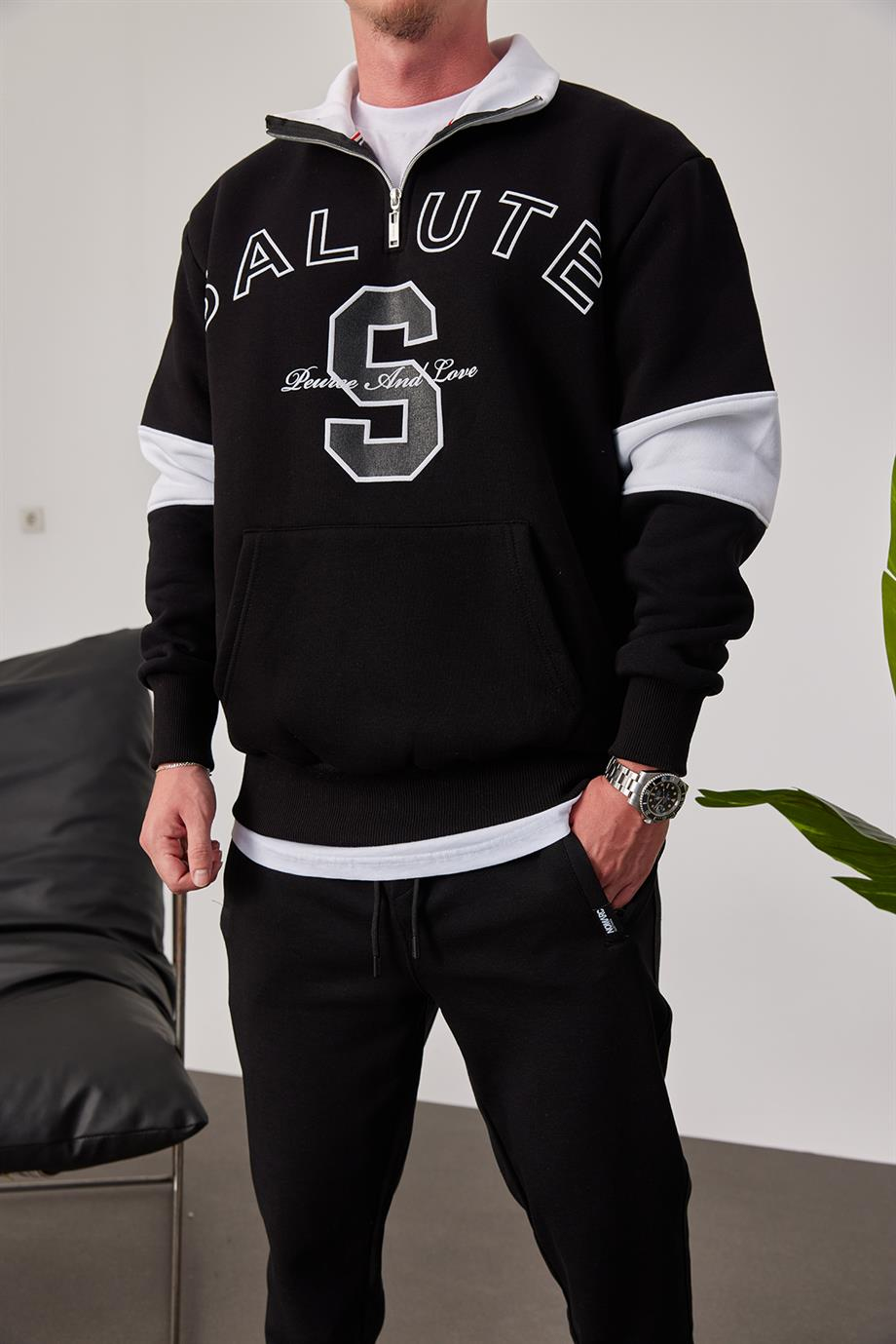 Salute Yakası Fermuarlı Siyah Sweatshirt