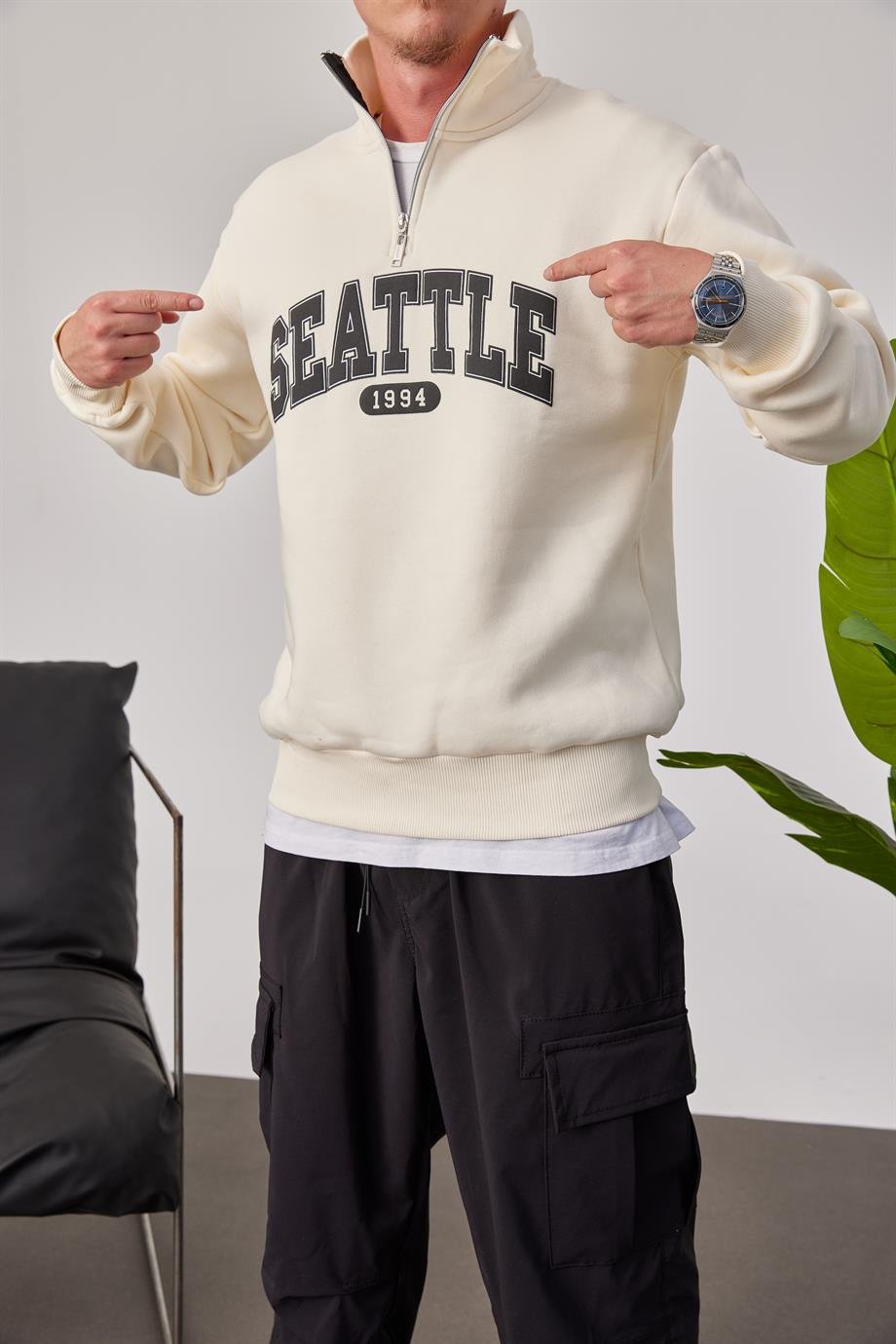 Seattle Yakası Fermuarlı Krem Sweatshirt