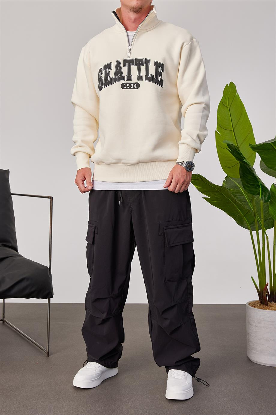 Seattle Yakası Fermuarlı Krem Sweatshirt