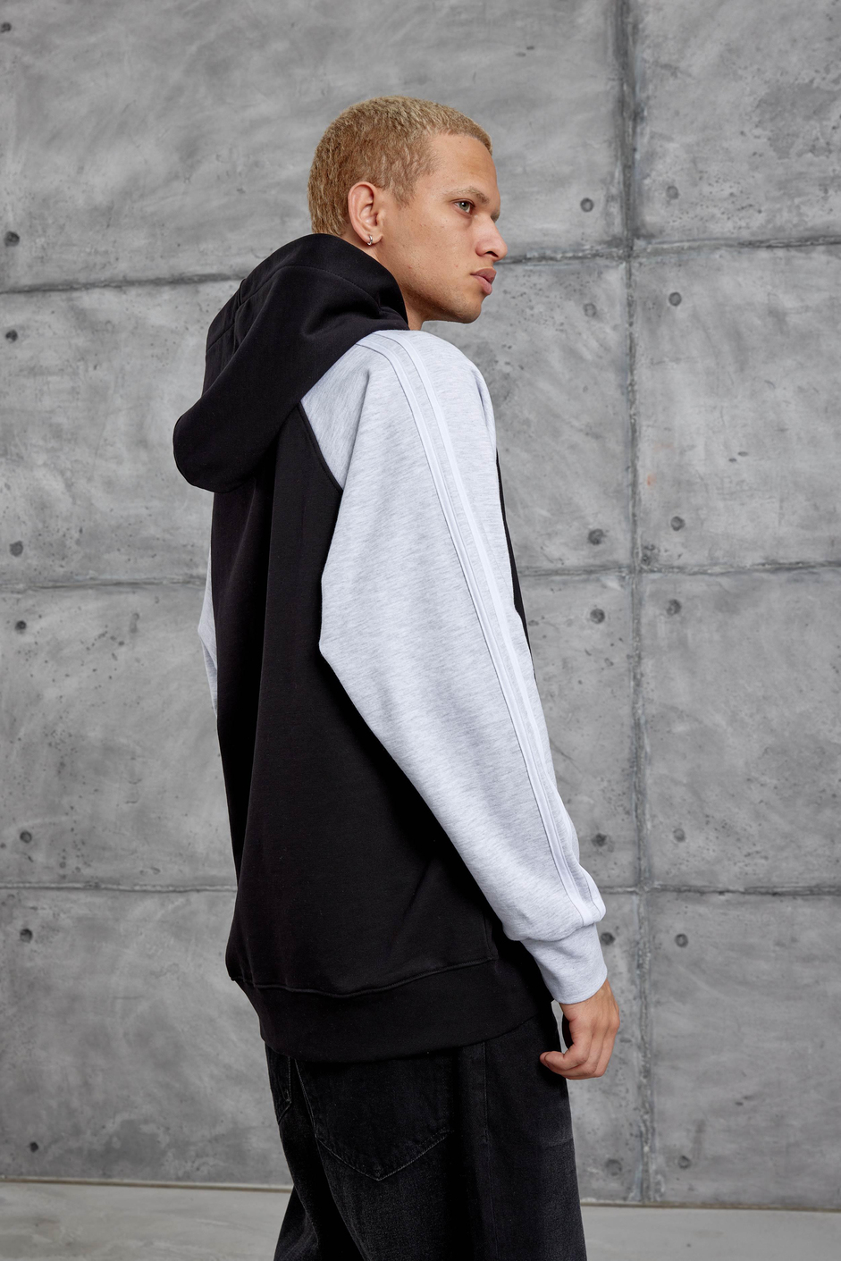 Siyah 08 BASKILI OVERSİZE KAPUSONLU SWEATSHIRT