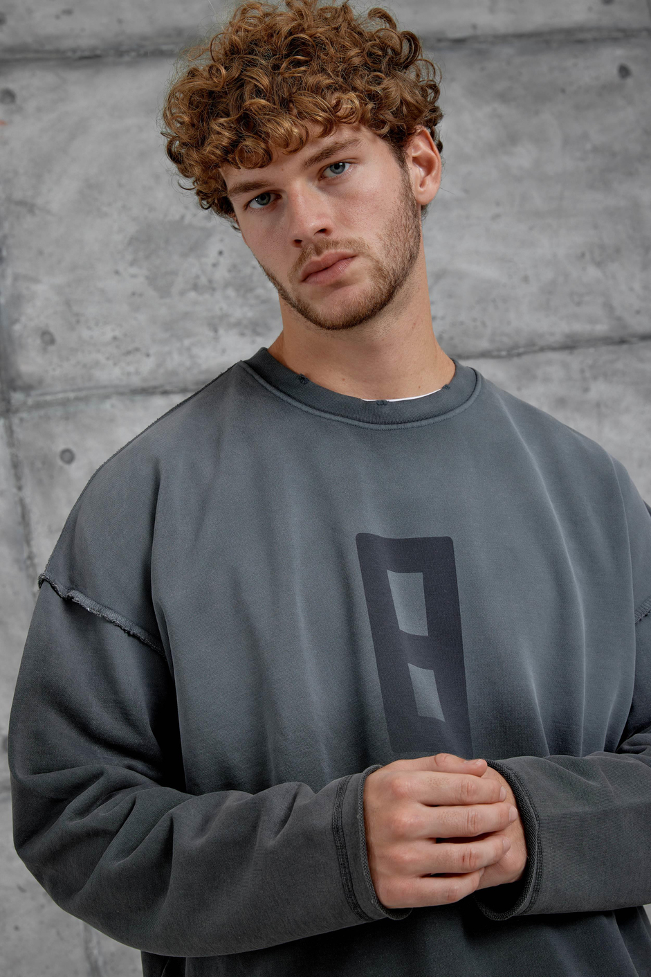 Siyah 8 Rakam Baskılı Kolu Parçalı Oversize Sweatshirt